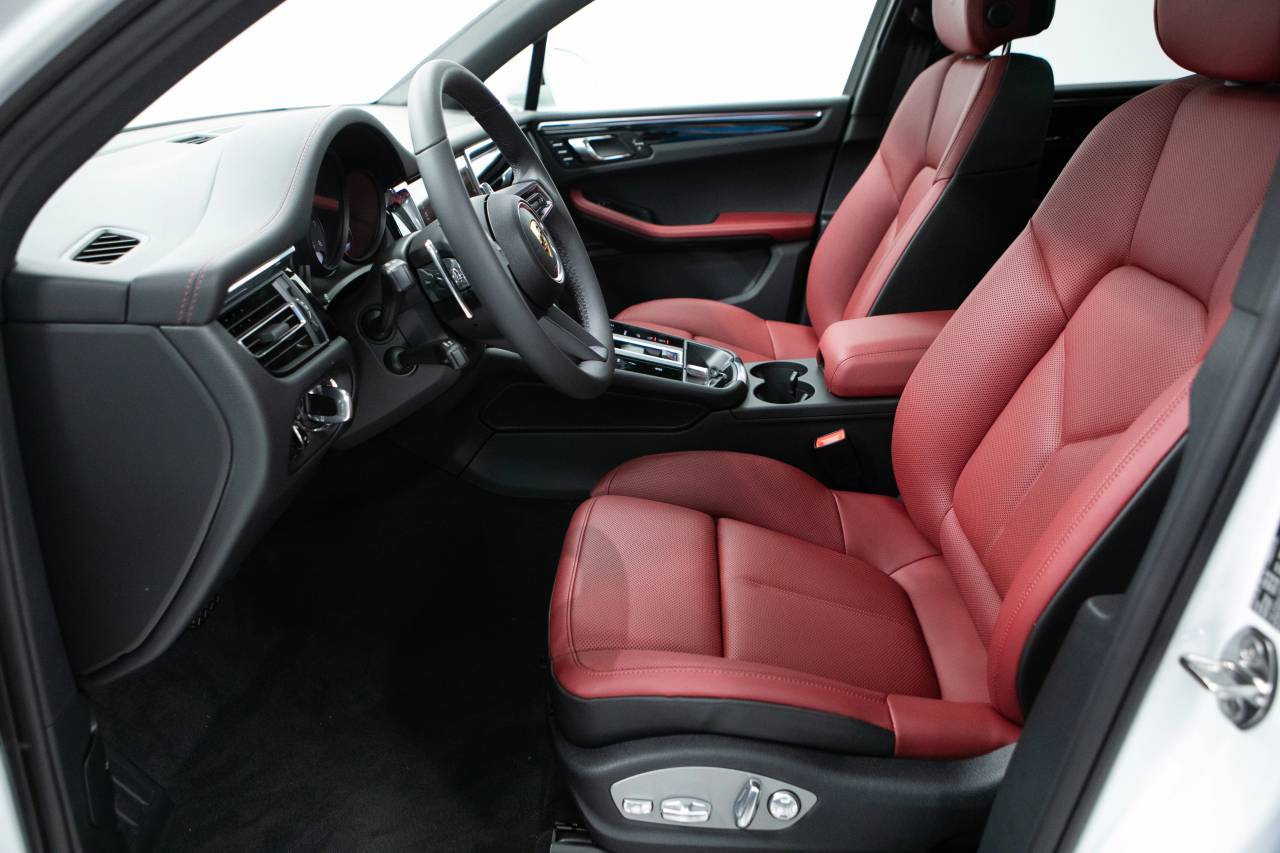 Thumbnail: 2025 Porsche Macan - 23