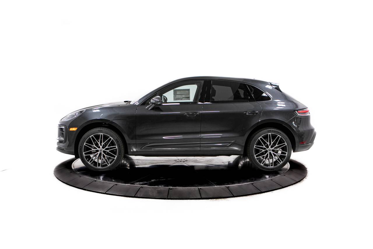 Thumbnail: 2026 Porsche Macan - 2