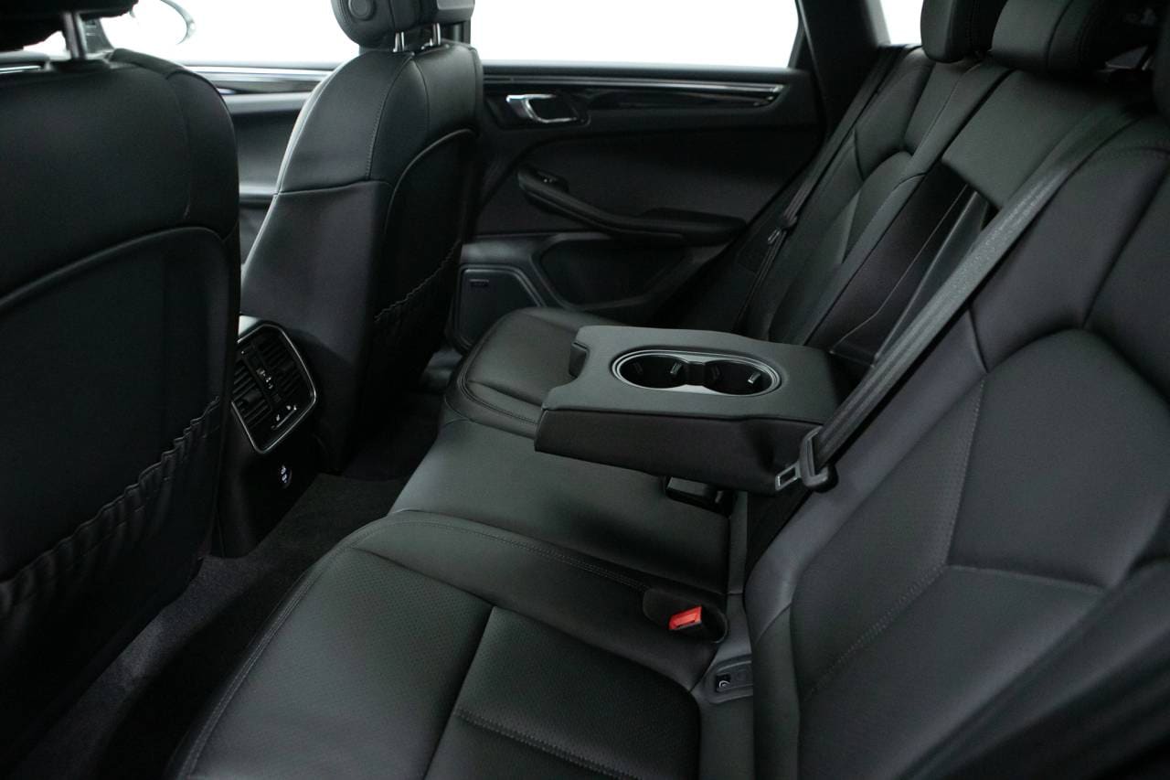 Thumbnail: 2026 Porsche Macan - 35