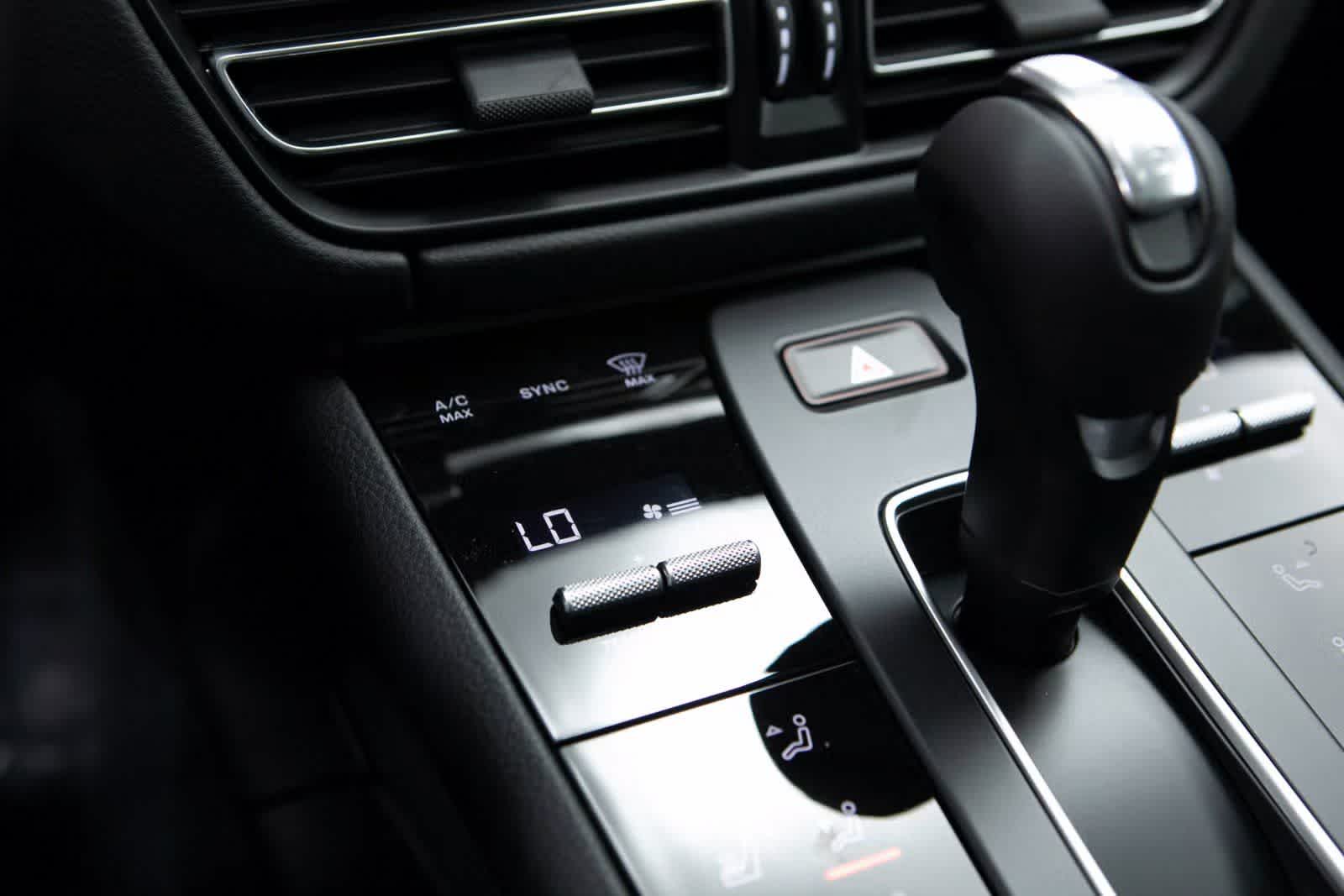 Thumbnail: 2025 Porsche Macan - 23