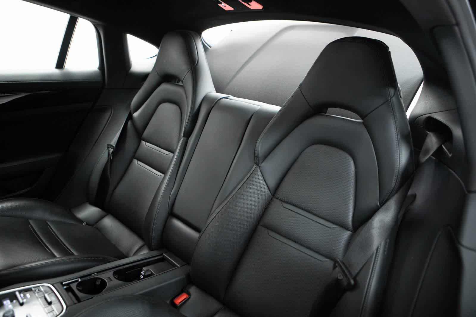 Thumbnail: 2022 Porsche Panamera - 30