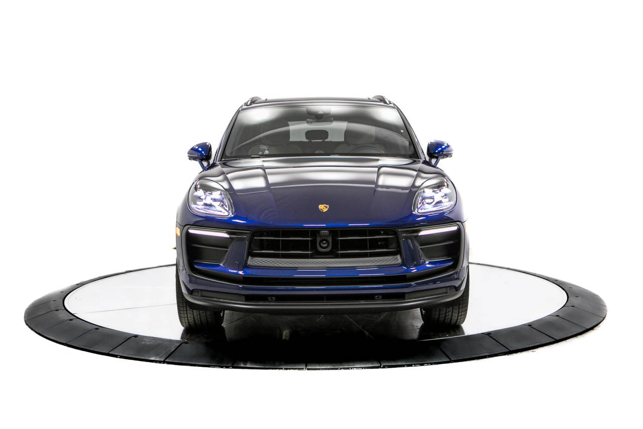 Thumbnail: 2026 Porsche Macan - 10