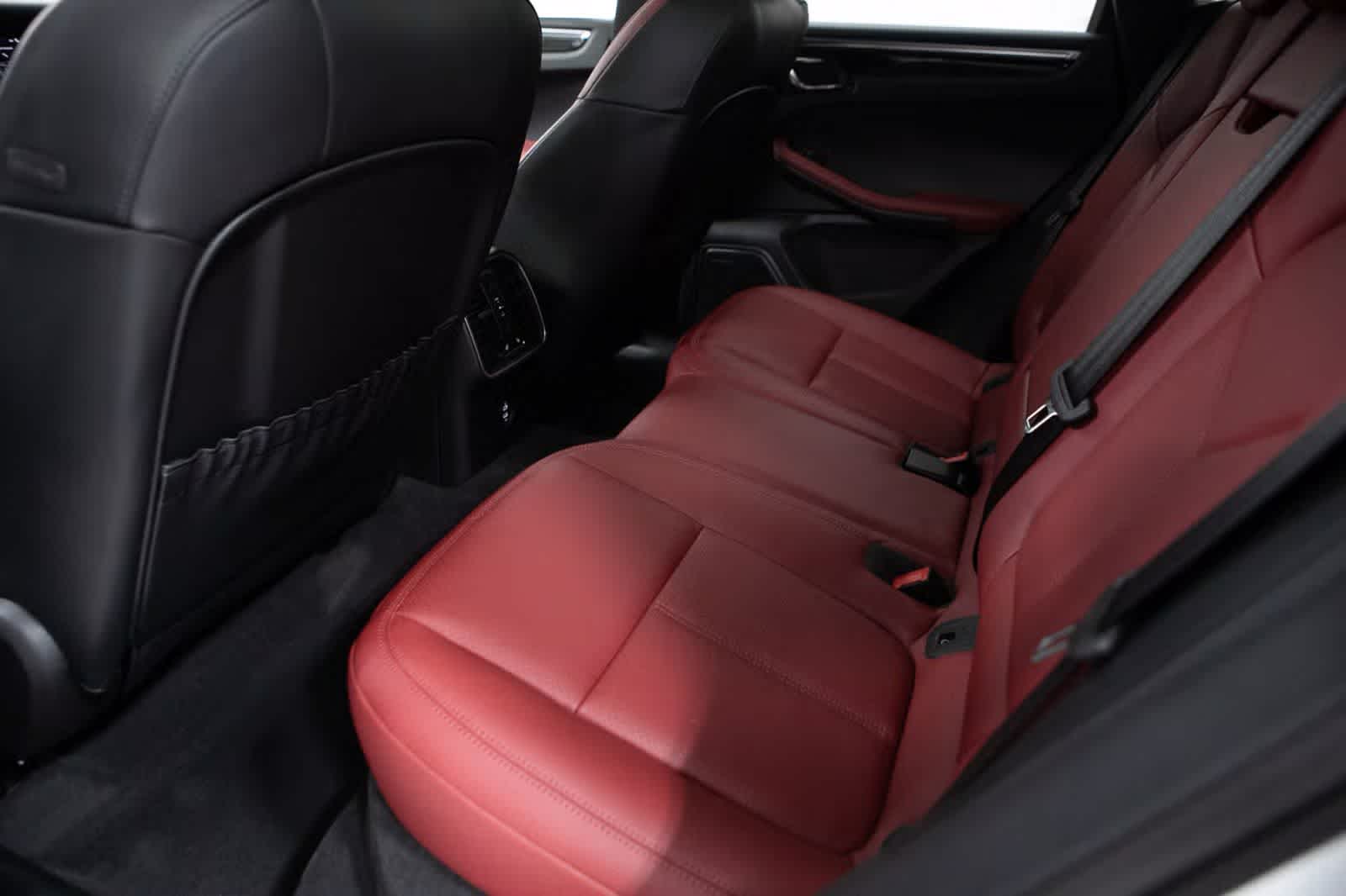 Thumbnail: 2026 Porsche Macan - 35