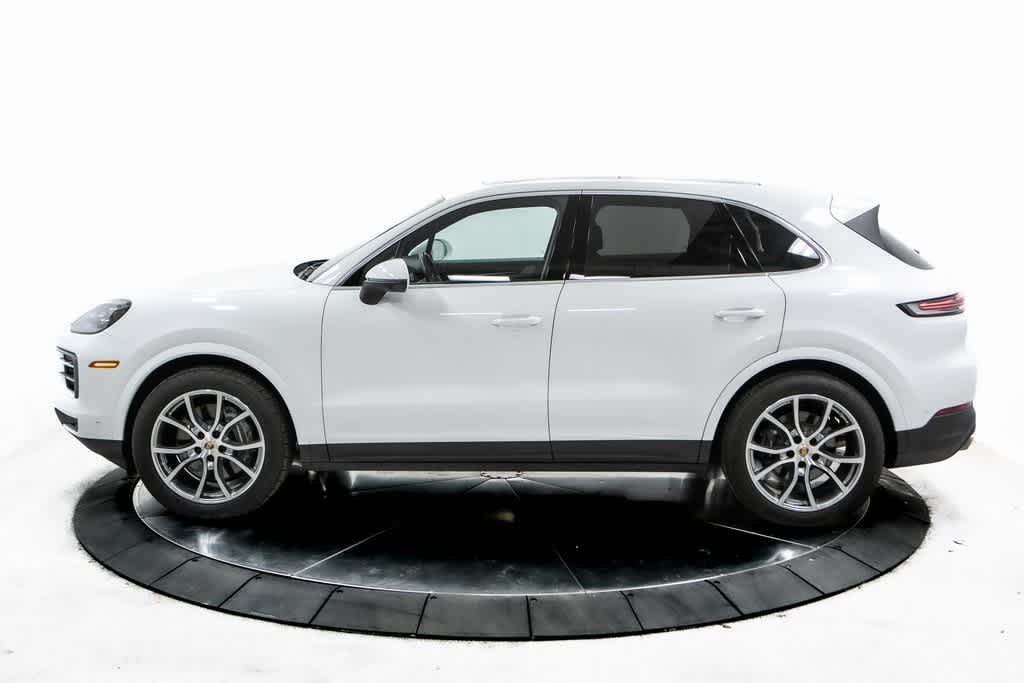 2024 Porsche Cayenne Base photo 2