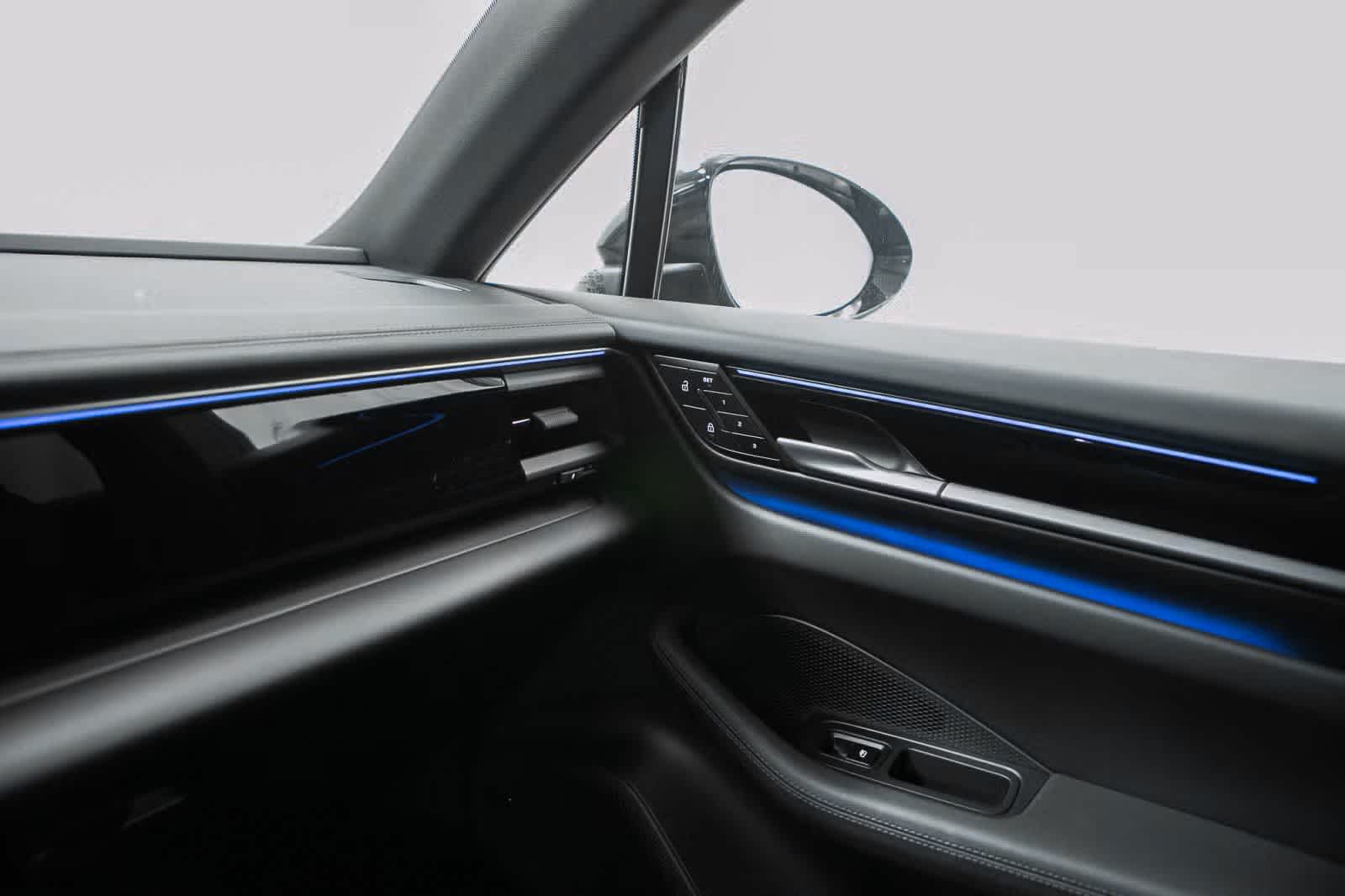 Thumbnail: 2025 Porsche Macan - 32