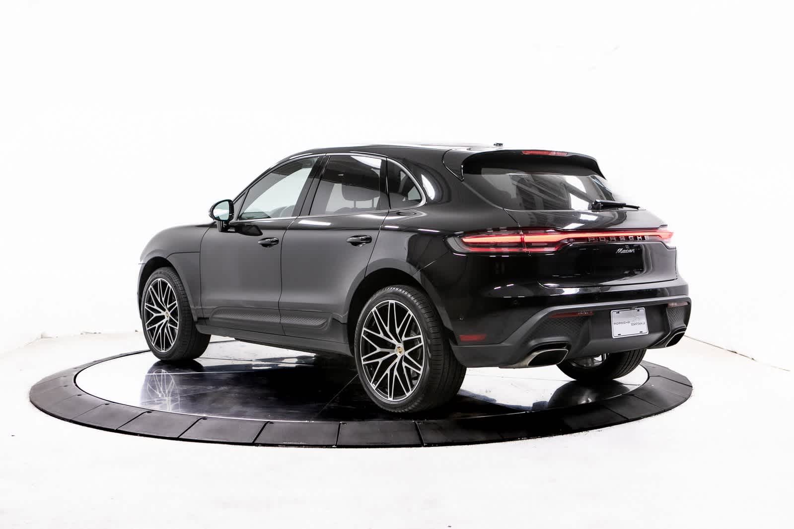 2023 Porsche Macan Base photo 3