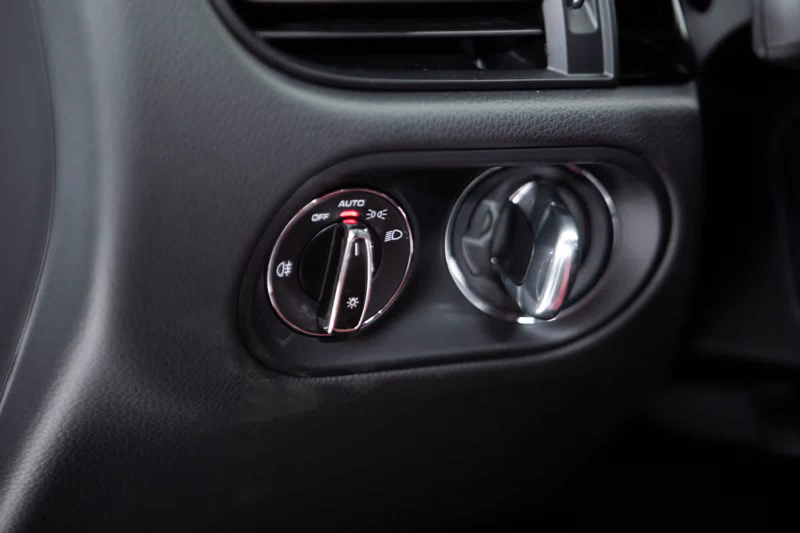 Thumbnail: 2026 Porsche Macan - 28