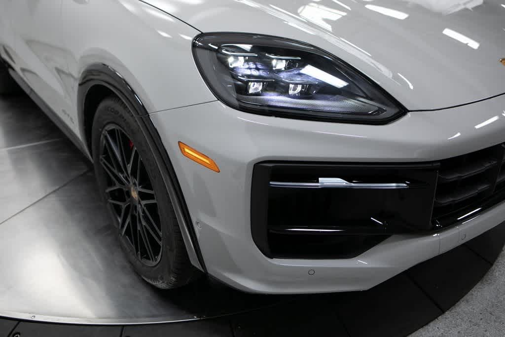 Thumbnail: 2025 Porsche  - 12