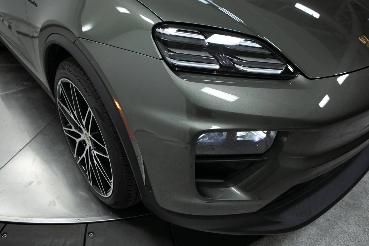 Thumbnail: 2026 Porsche Macan - 12