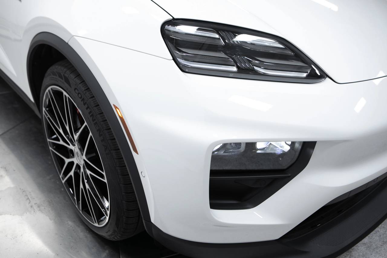 Thumbnail: 2026 Porsche Macan - 12