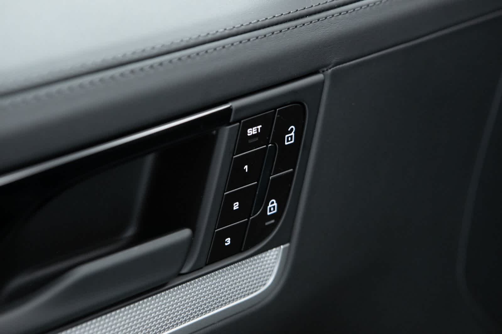 Thumbnail: 2025 Porsche Cayenne - 19