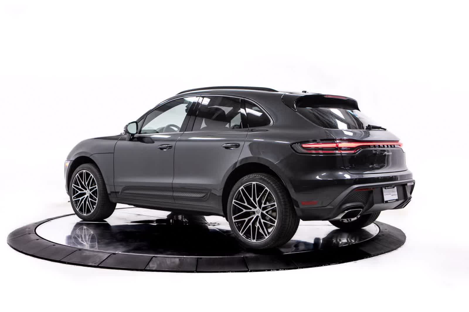 Thumbnail: 2026 Porsche Macan - 3