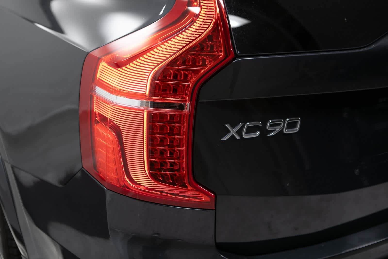 Thumbnail: 2022 Volvo XC90 - 34