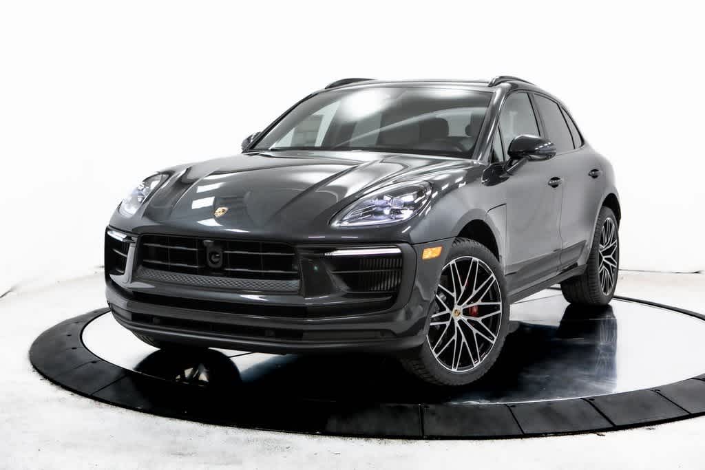 Thumbnail: 2025 Porsche Macan - 1