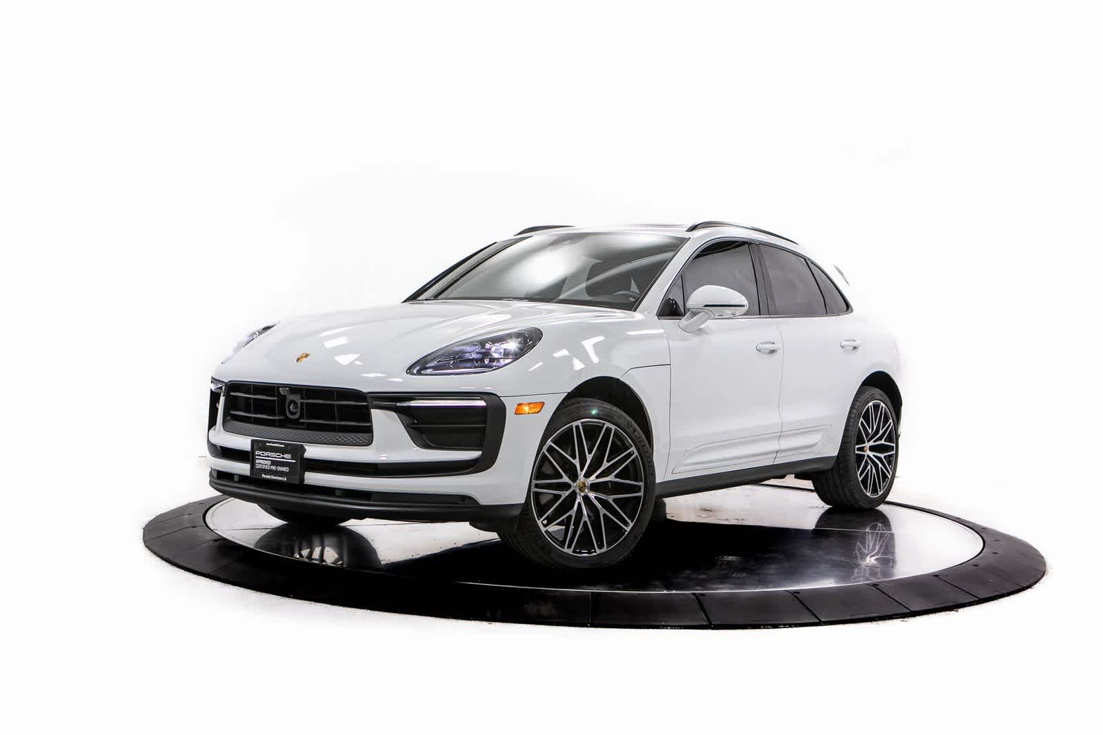 2024 Porsche Macan's photo