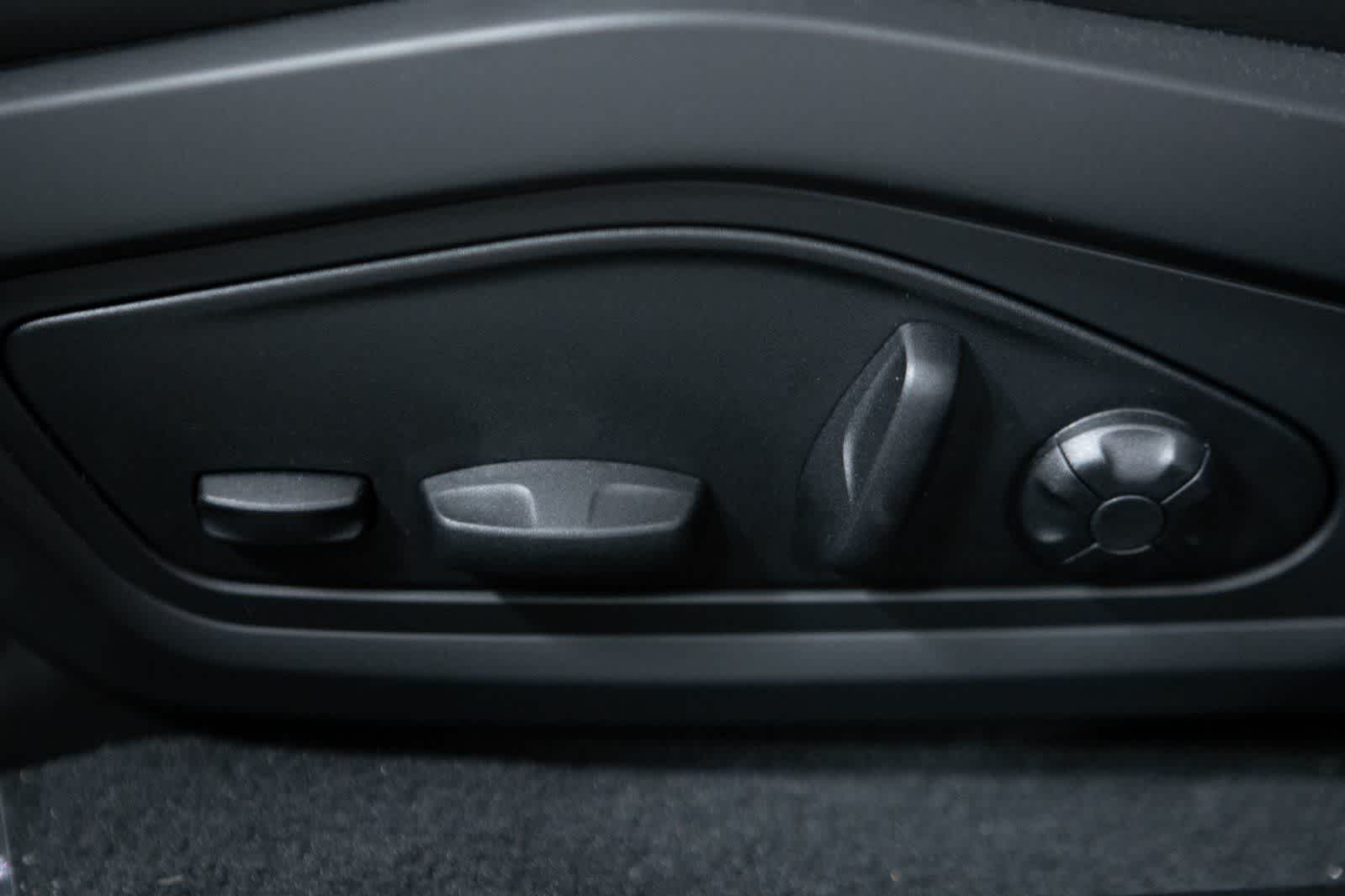 Thumbnail: 2022 Porsche Taycan - 17