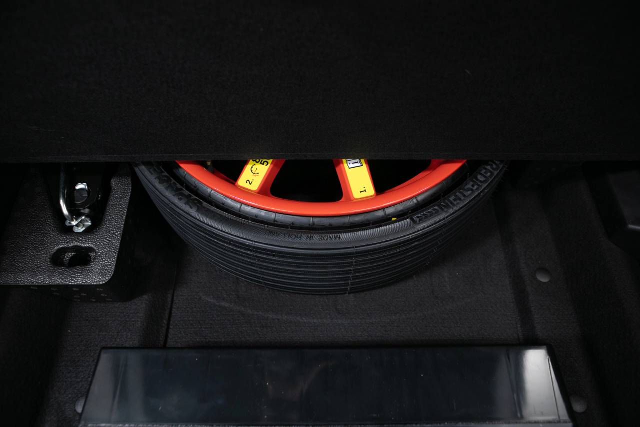 Thumbnail: 2026 Porsche Macan - 40