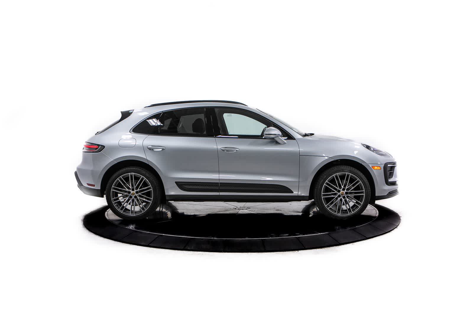 Thumbnail: 2026 Porsche Macan - 8