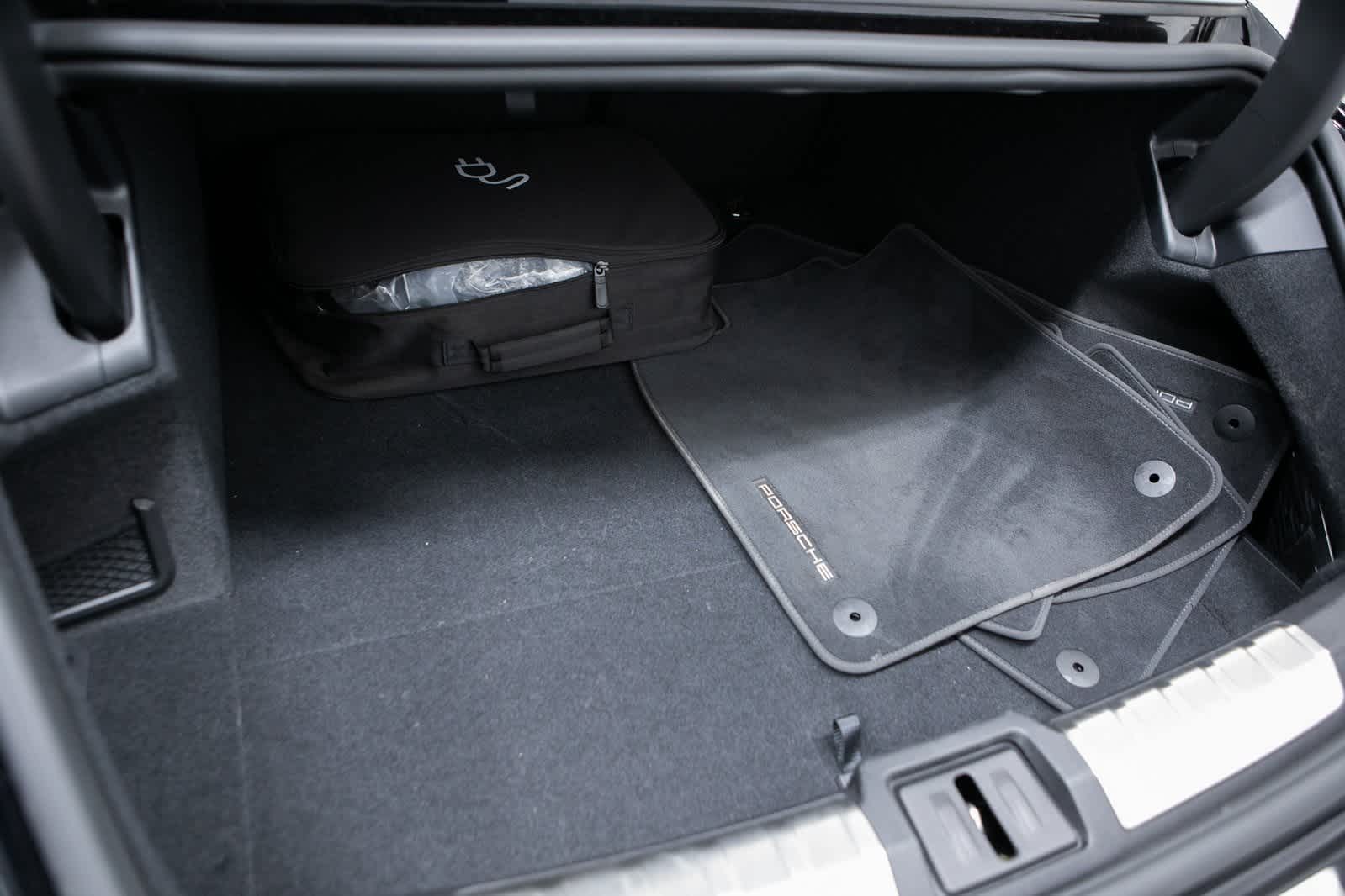 Thumbnail: 2022 Porsche Taycan - 32