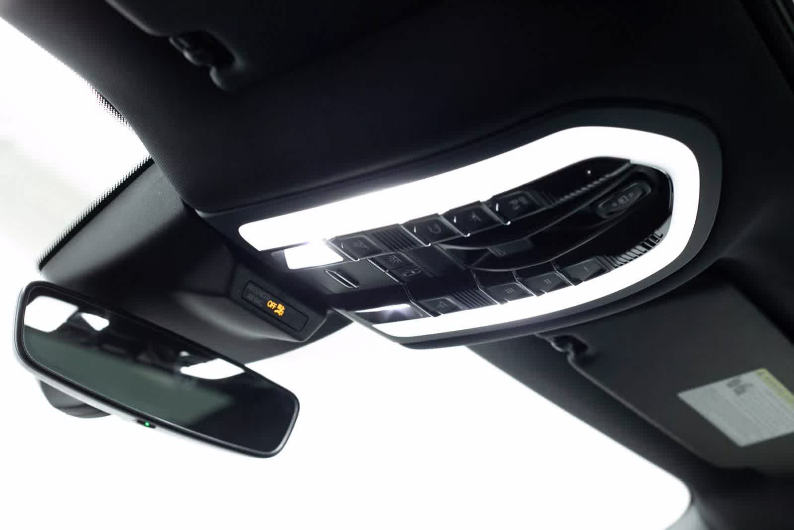 Thumbnail: 2025 Porsche Macan - 25