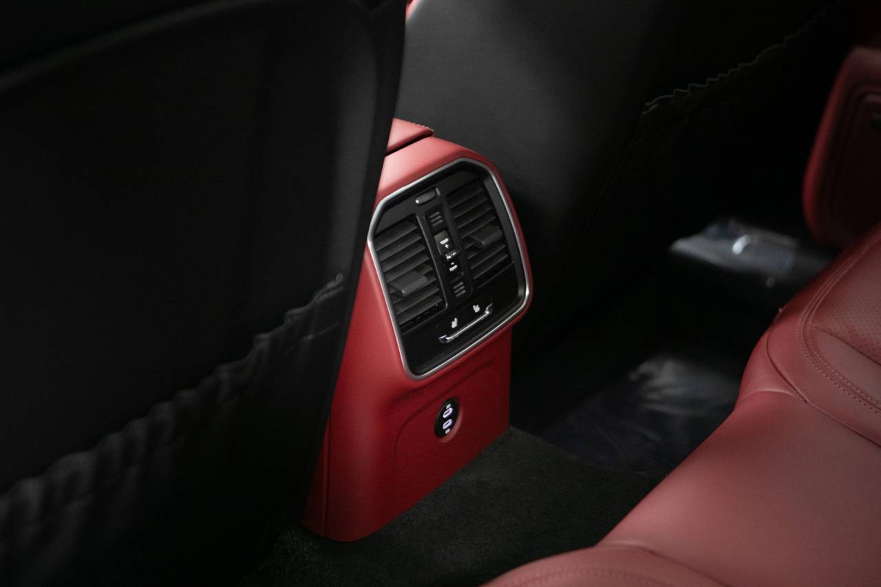 Thumbnail: 2026 Porsche Macan - 36