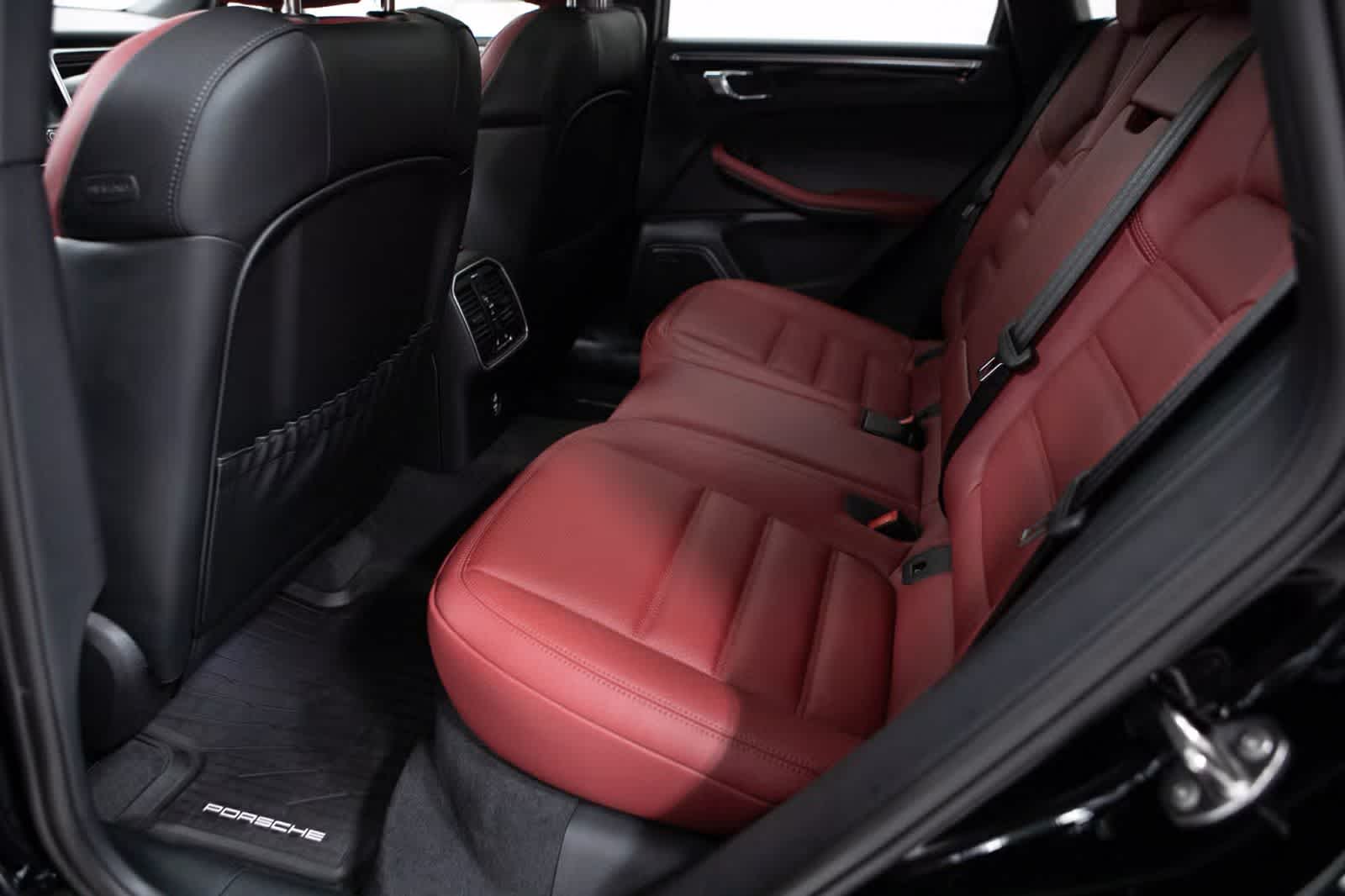 Thumbnail: 2026 Porsche Macan - 31