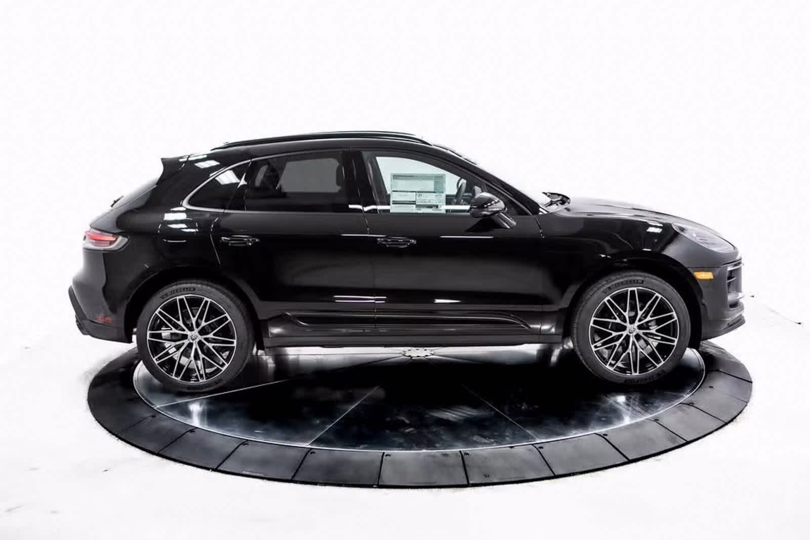 Thumbnail: 2025 Porsche Macan - 8