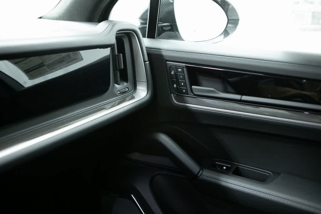 Thumbnail: 2025 Porsche Cayenne - 29