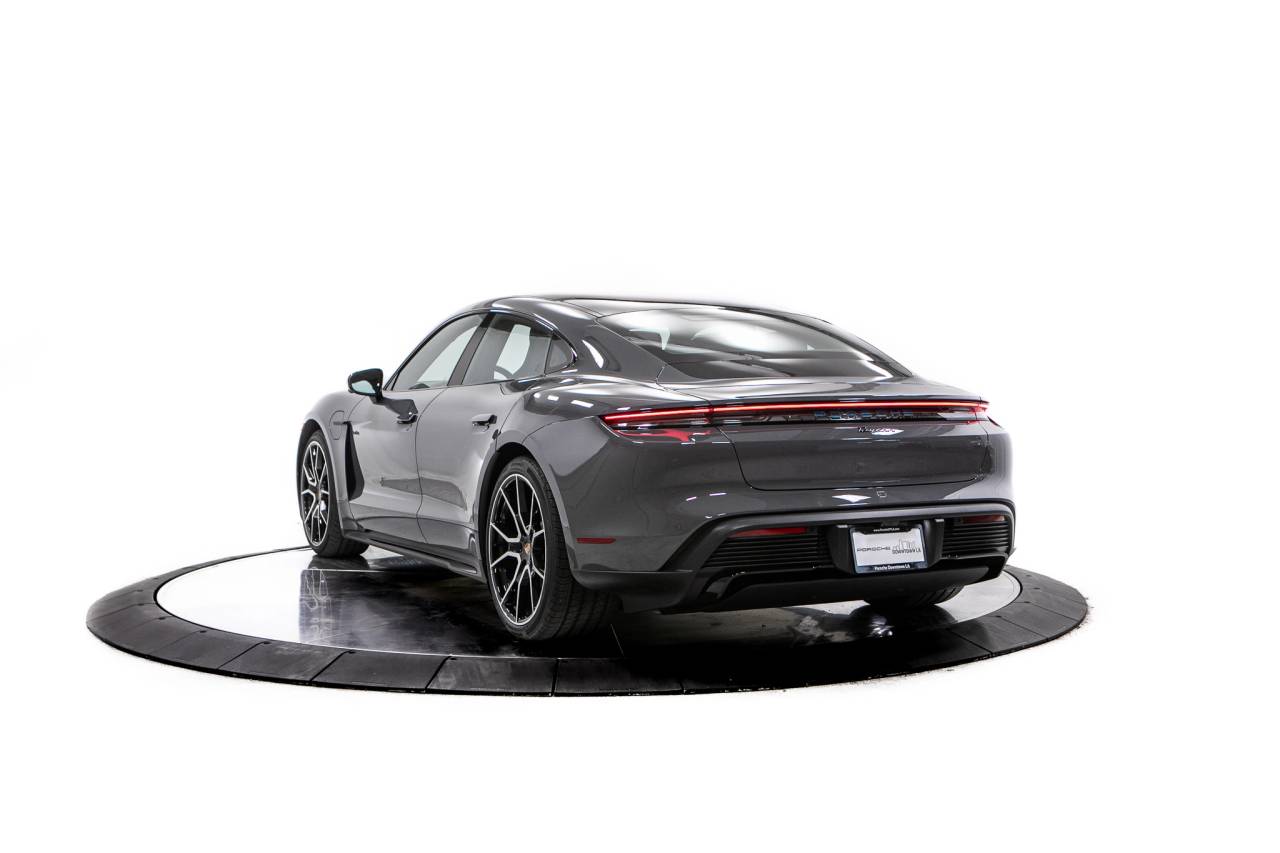 Thumbnail: 2026 Porsche Taycan - 3