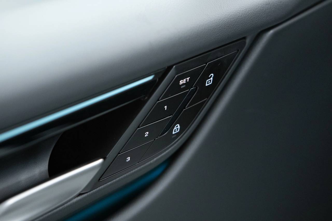 Thumbnail: 2026 Porsche Macan - 26