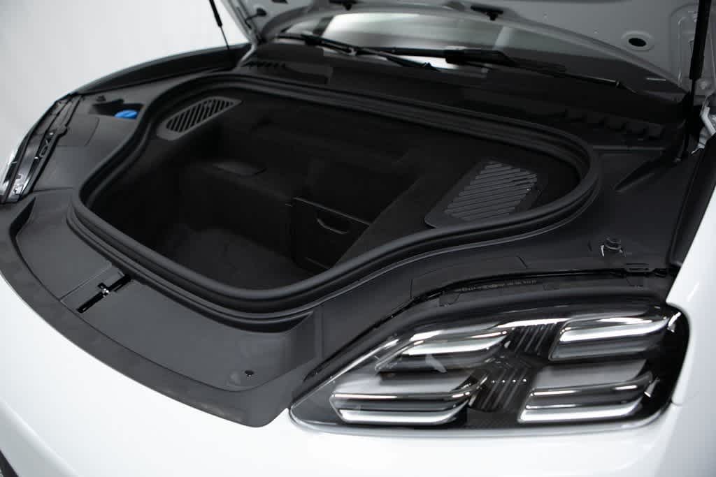 Thumbnail: 2025 Porsche Macan - 17