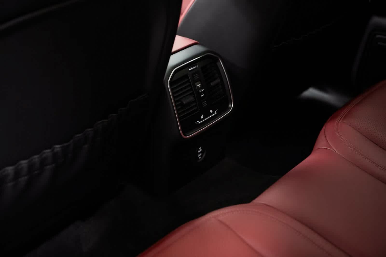 Thumbnail: 2025 Porsche Macan - 28