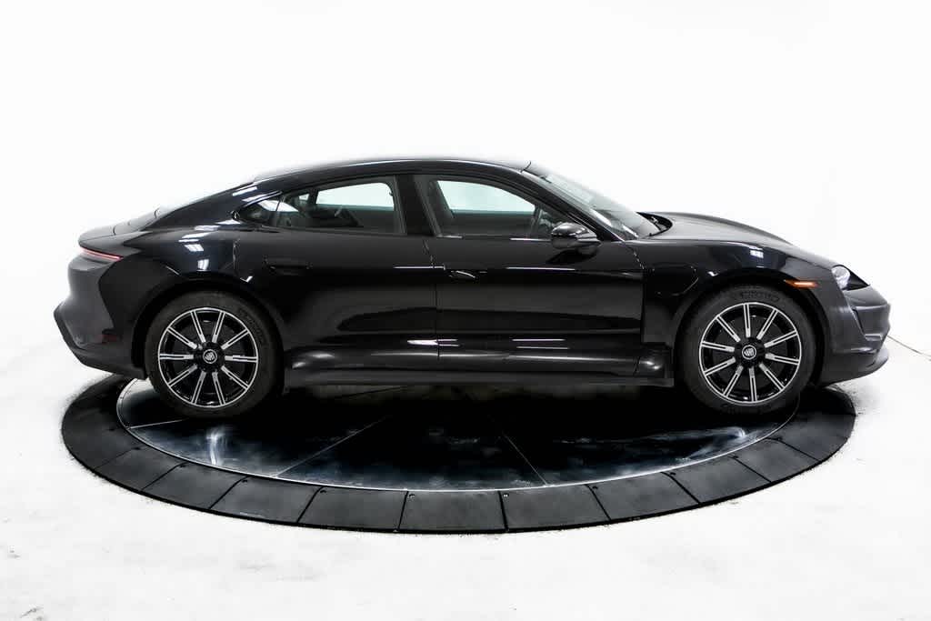 Thumbnail: 2022 Porsche Taycan - 8