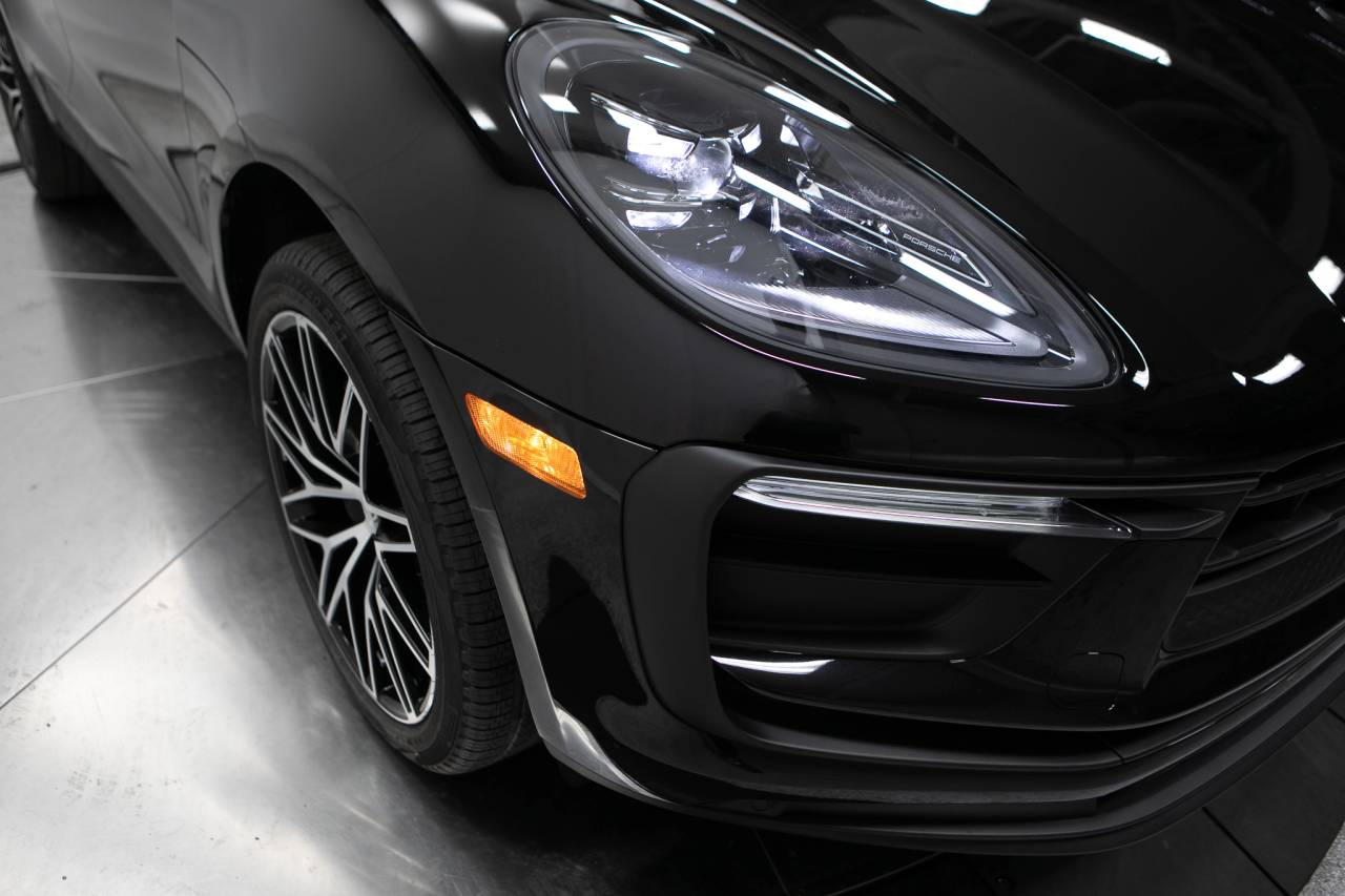 Thumbnail: 2026 Porsche Macan - 12