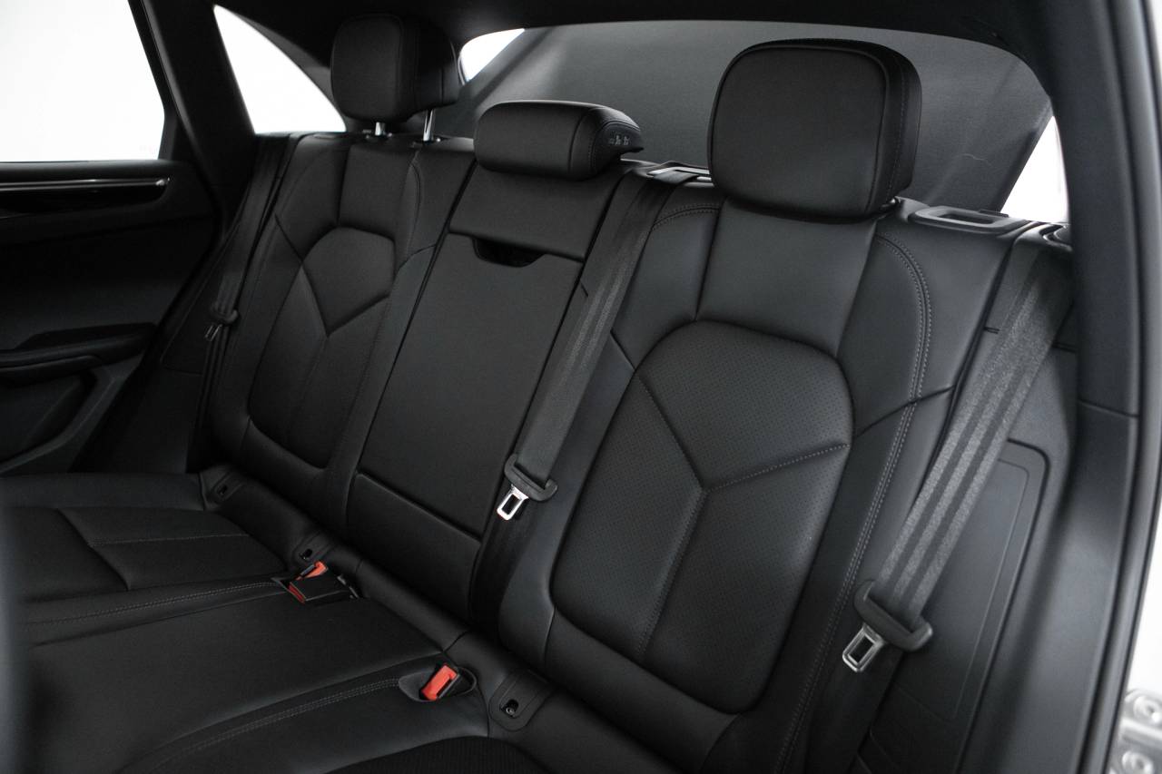 Thumbnail: 2026 Porsche Macan - 38