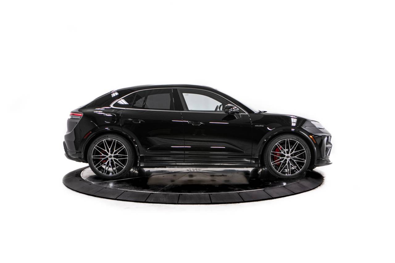 Thumbnail: 2026 Porsche Macan - 8