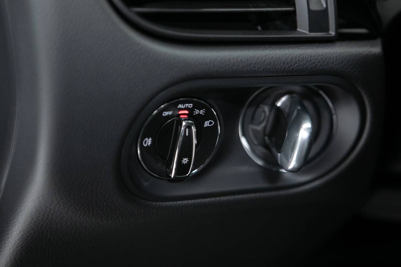 Thumbnail: 2026 Porsche Macan - 29