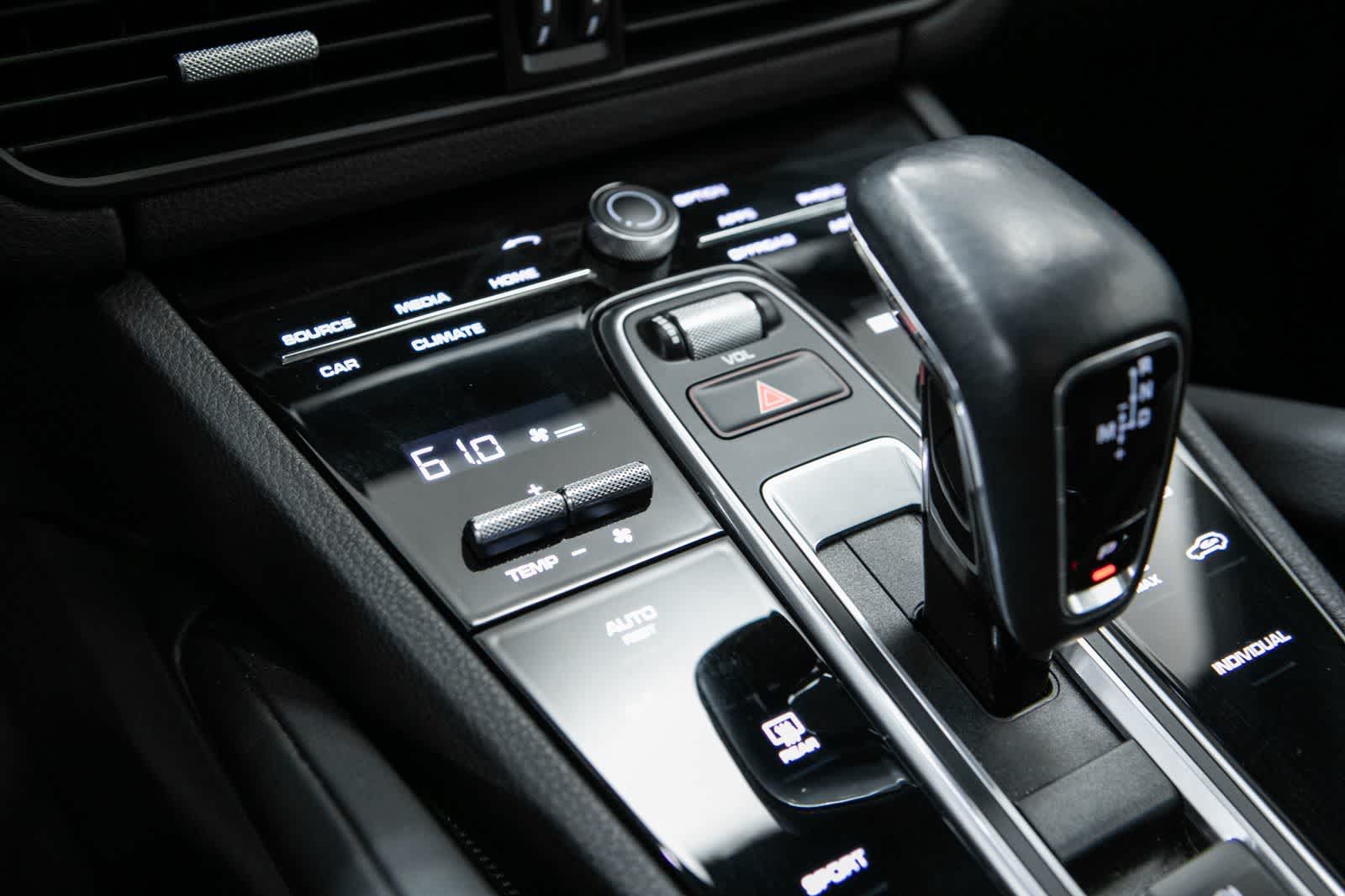 Thumbnail: 2022 Porsche Cayenne - 28