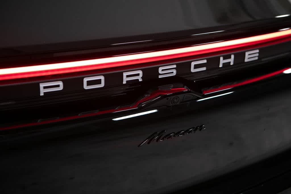 Thumbnail: 2025 Porsche Macan - 36
