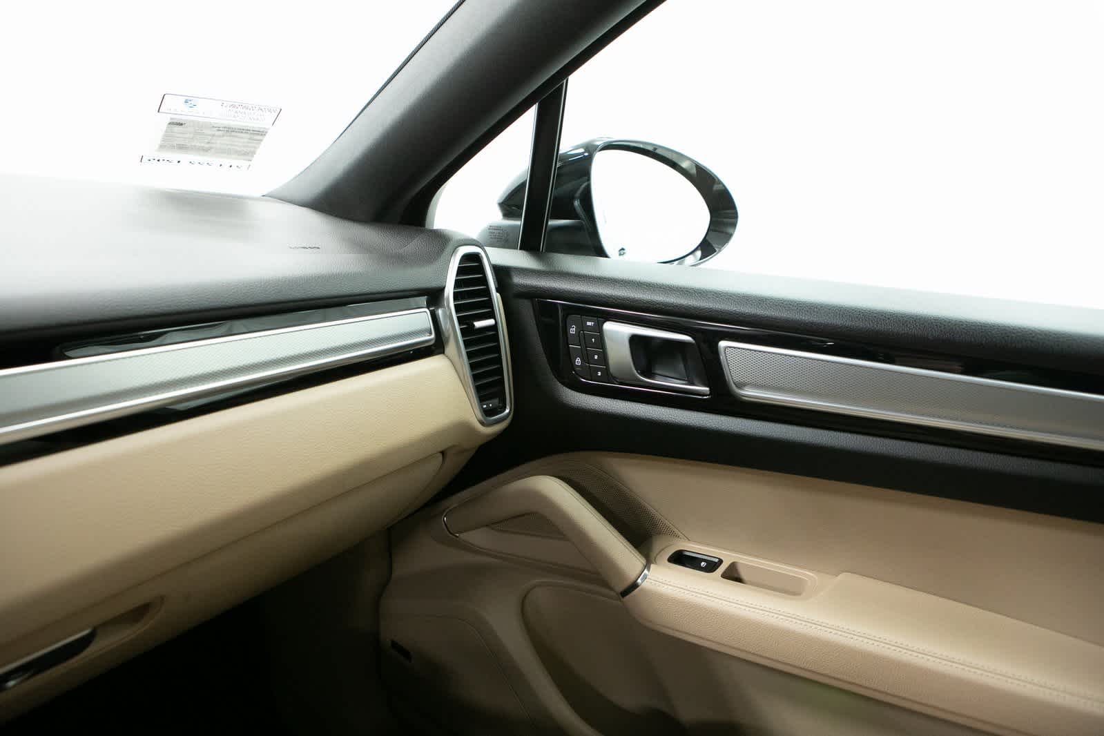 Thumbnail: 2022 Porsche Cayenne - 21