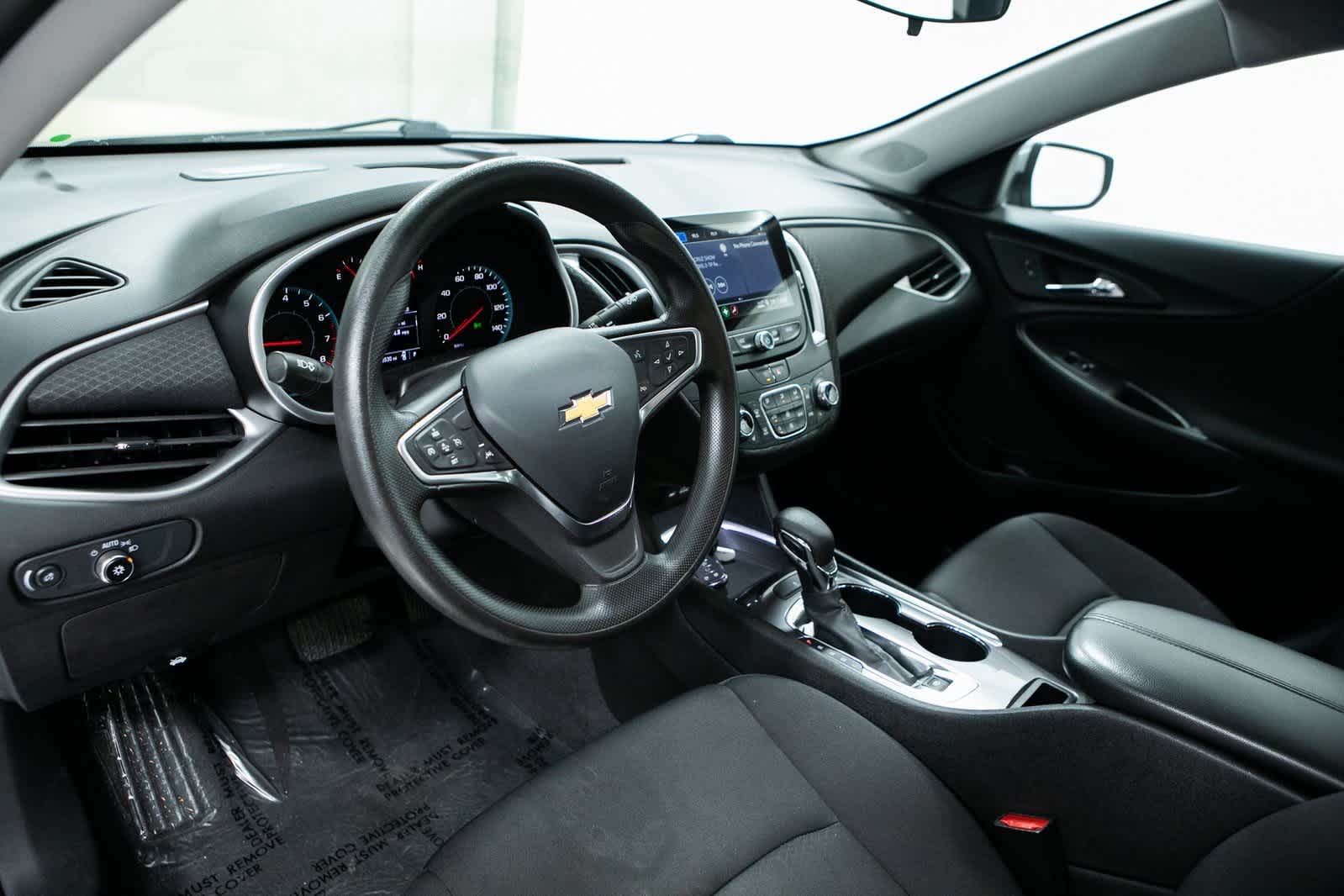 2023 Chevrolet Malibu 1LT photo 3