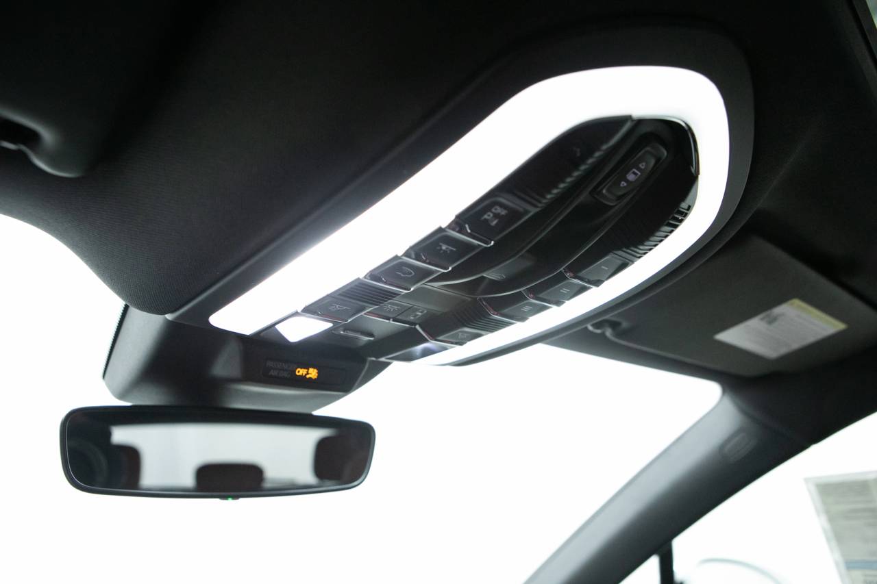 Thumbnail: 2026 Porsche Macan - 30