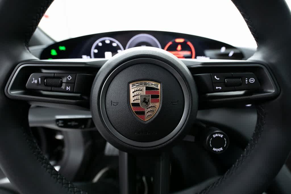Thumbnail: 2025 Porsche Taycan - 14