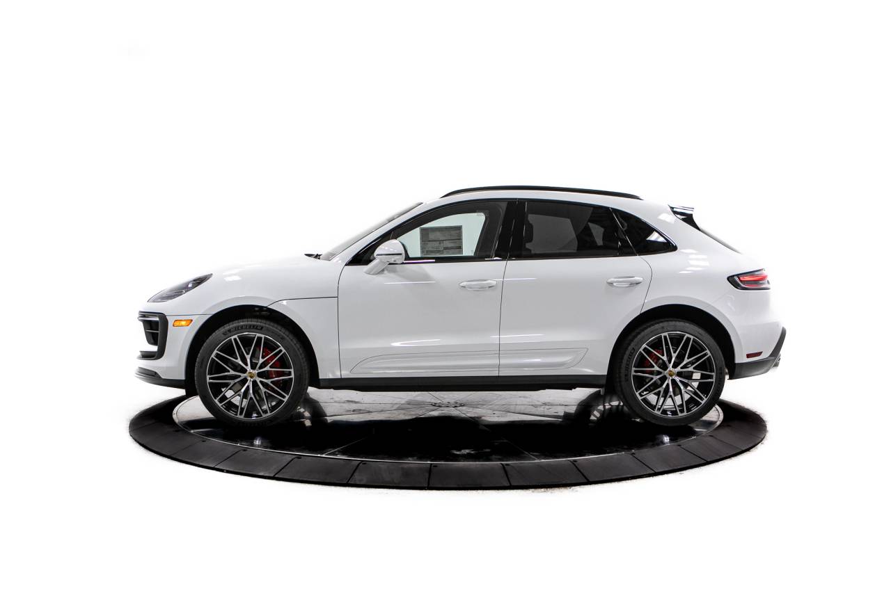Thumbnail: 2026 Porsche Macan - 2