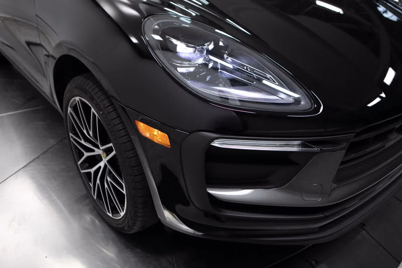 Thumbnail: 2026 Porsche Macan - 12
