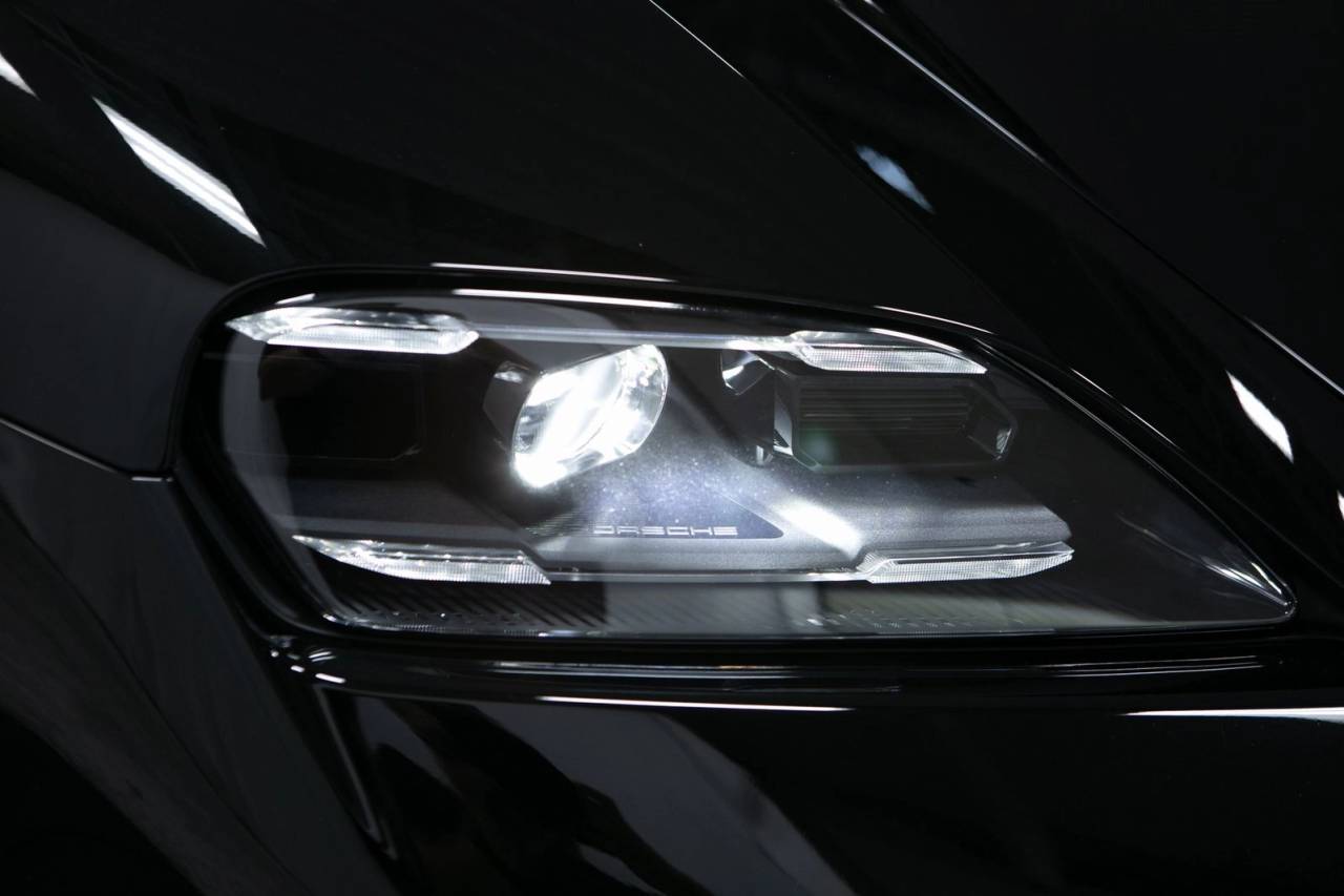 Thumbnail: 2026 Porsche Taycan - 14