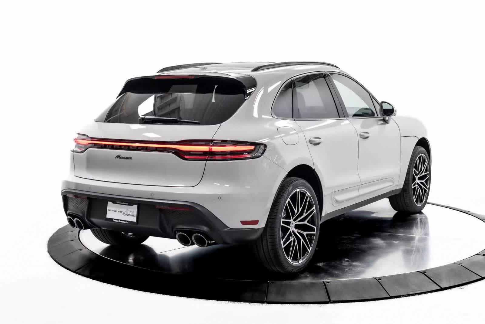 Thumbnail: 2025 Porsche Macan - 7