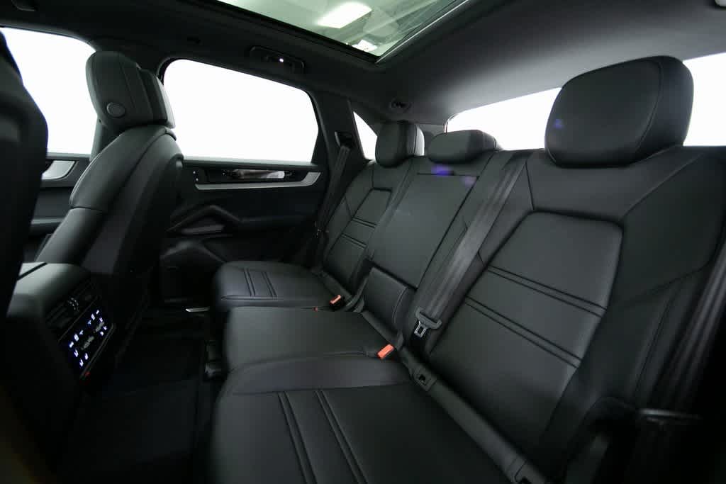 Thumbnail: 2025 Porsche Cayenne - 39