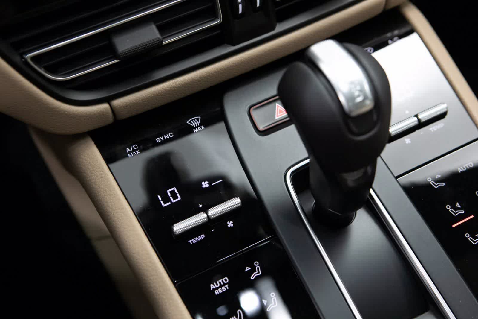 Thumbnail: 2026 Porsche Macan - 21