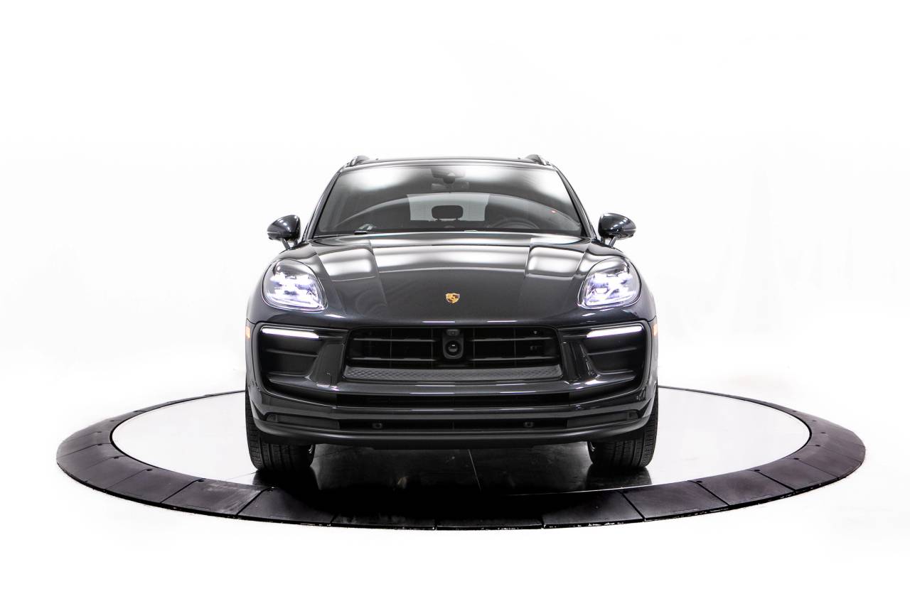 Thumbnail: 2026 Porsche Macan - 10